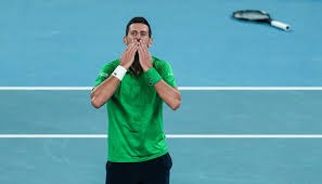 球迷怒喷后蹇韬回应：输球又怎么样？随后被韦世豪、甘超拦下