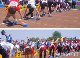 埃基蒂克助攻涉手球争议，主裁观看VAR核查